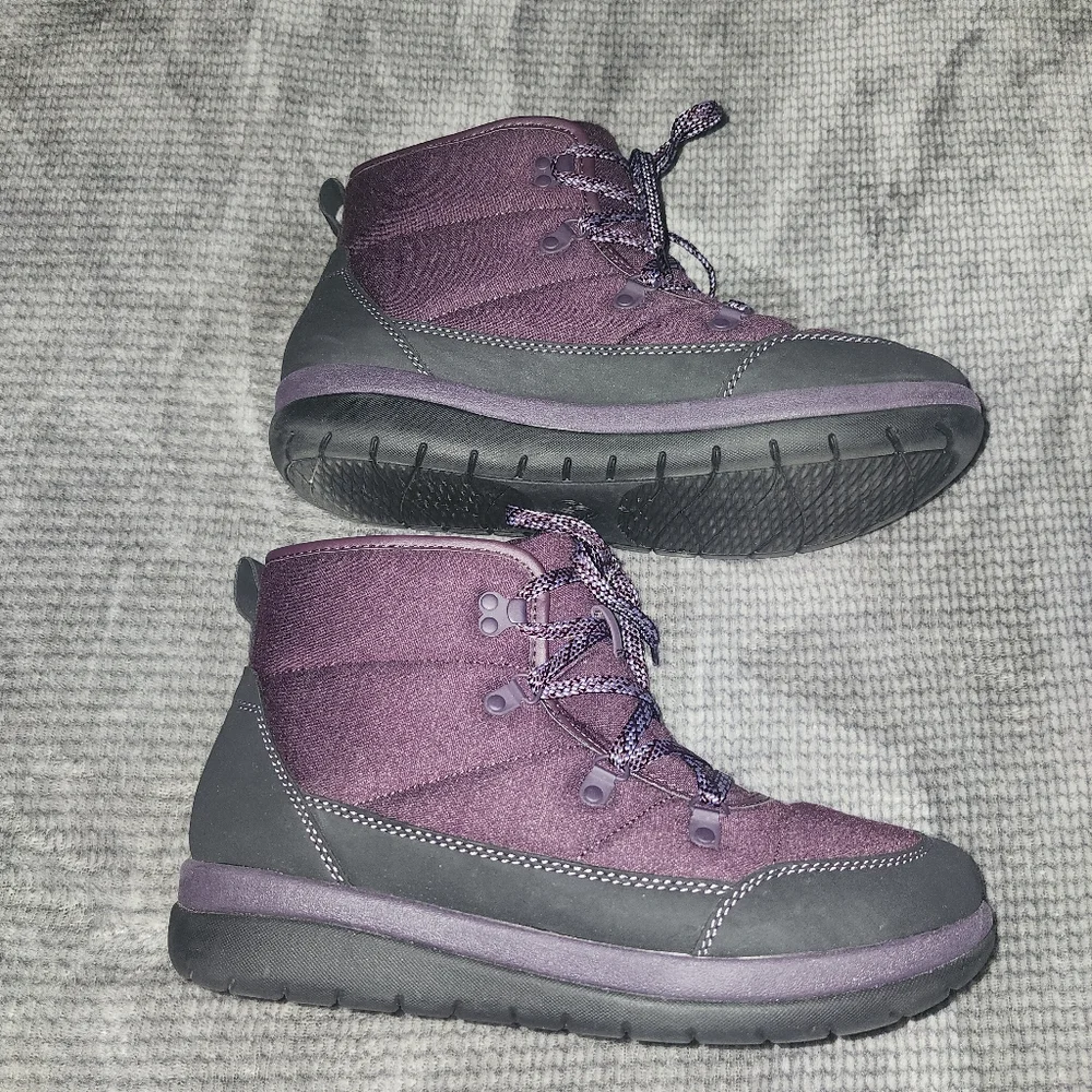 Clarks Cloudsteppers Womens Sz 8 M Shoes Purple Black Lace Up Comfort Ankle Boot - Picture 2 of 6
